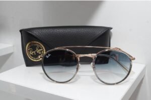 Bi Optic : Opticienne